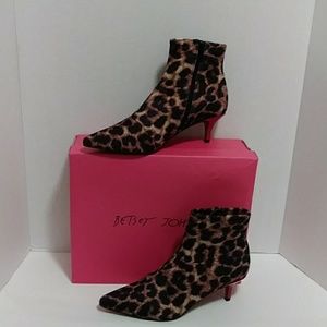 BETSIE JOHNSON ISO🌟verona leopard PLEASE!!!